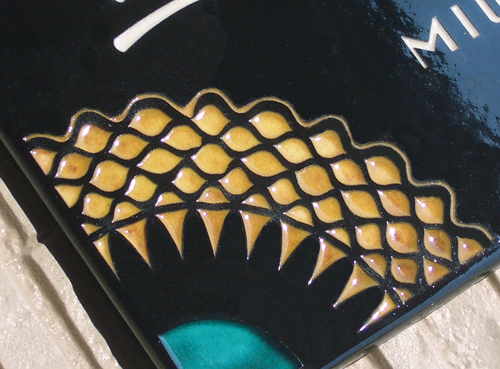 SQ14 切り絵花火　(サイズ約170×170×7mm)【黒釉に九谷焼の黄と緑を使用した花火モチーフの陶器表札です。】
